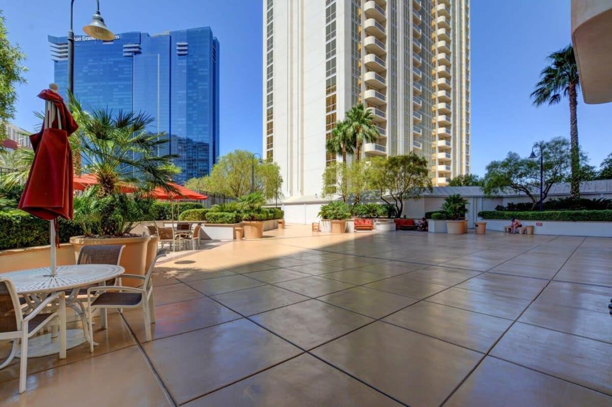 Mgm Signature-23-719 Strip View Jacuzzi Studio Лас-Вегас Экстерьер фото